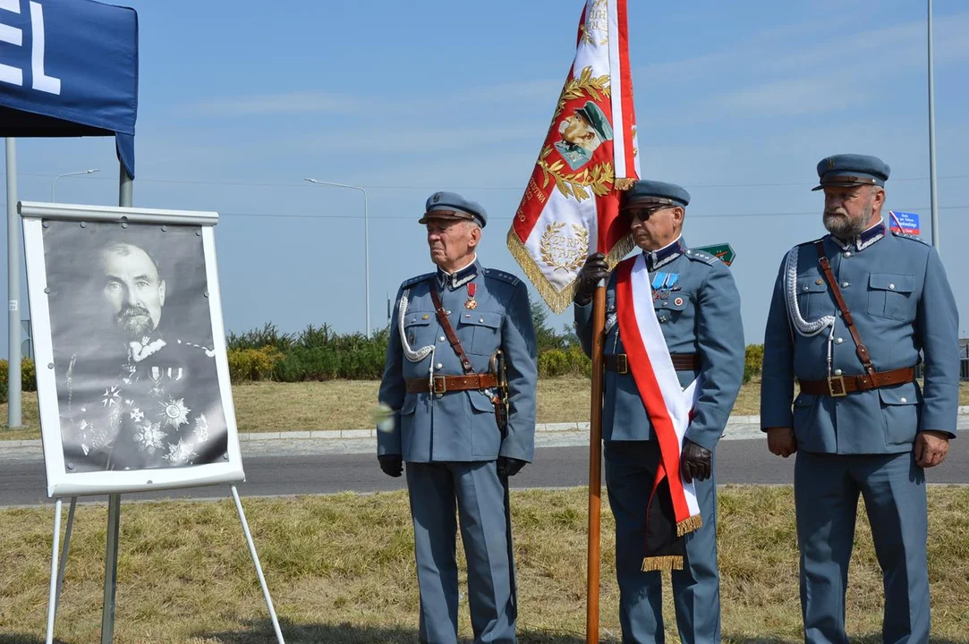 Uroczystość odsłonięcia ronda im. generała Tadeusza Rozwadowskiego w Chodlu