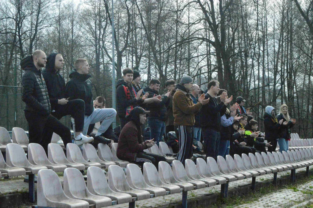 Kibice na meczu Cisów z Orionem (zdjęcia) - Zdjęcie główne