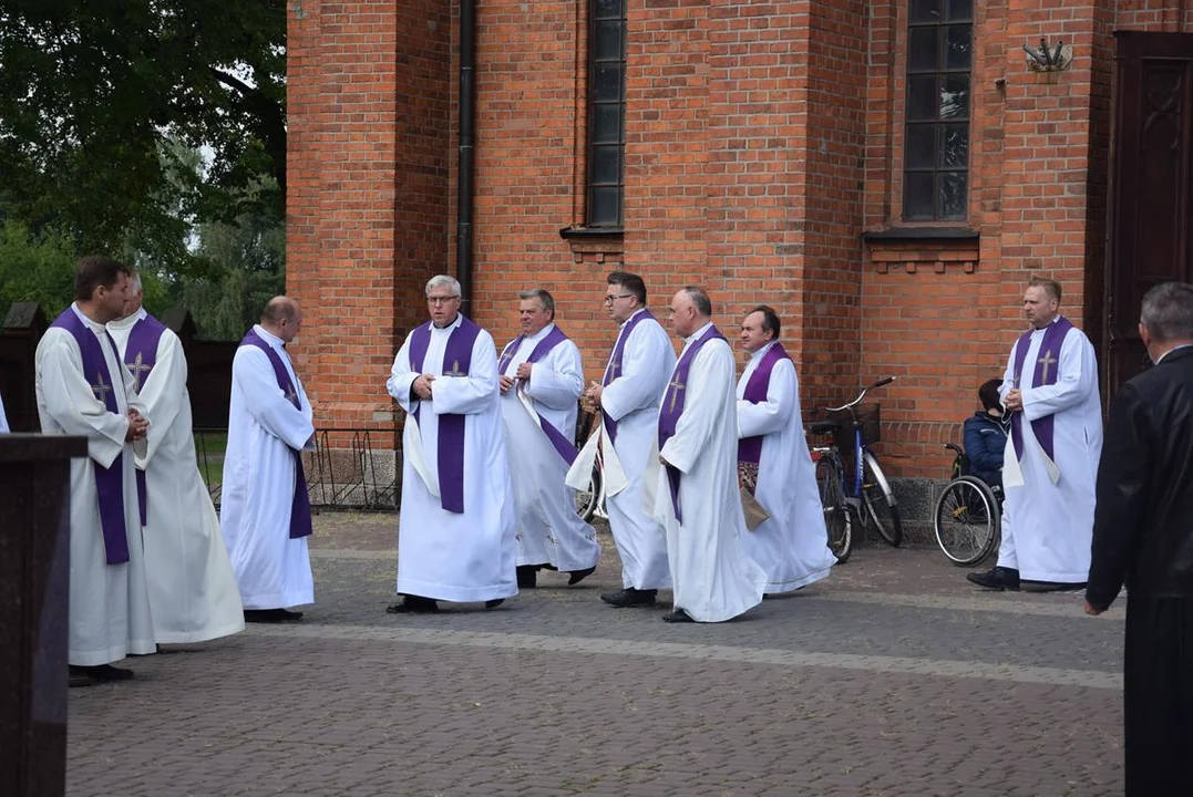 Uroczystości pogrzebowe śp. ks. kanonika Henryka Prządki