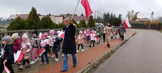 Łazy: Marsz niepodległości przedszkolaków [ZDJĘCIA] - Zdjęcie główne