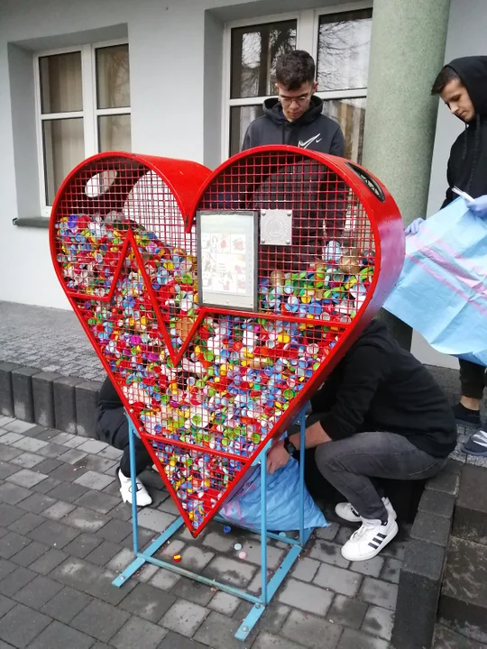 ZS nr 1 w Łukowie pomaga Angelice Zińkiewicz w trudnej walce o zdrowie