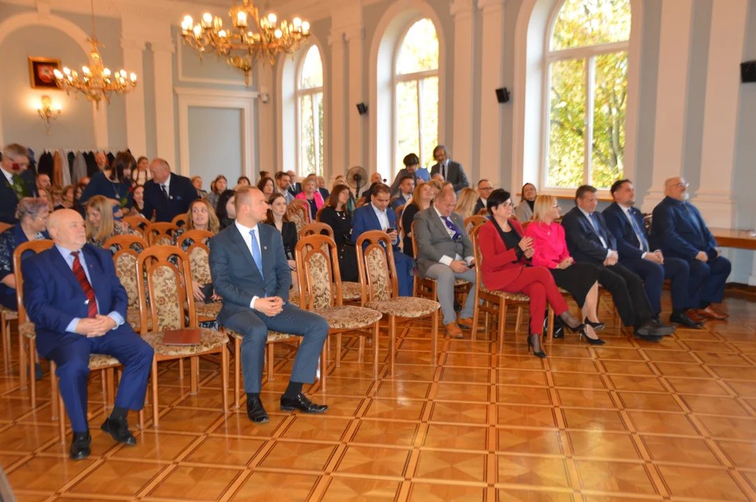 Nagrody i awanse na Dzień Nauczyciel w Starostwie Powiatowym w Puławach