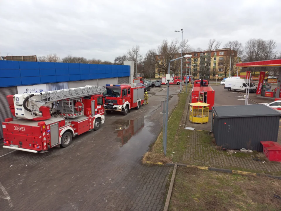 Lublin: Pożar magazynu przy ul. Łęczyńskiej. Ogień pomagał gasić m.in. robot