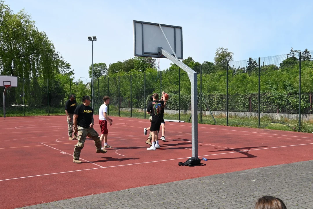 Żołnierski trening w Samochodówce - Zdjęcie główne