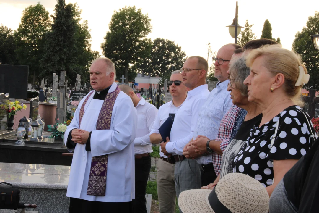 Nagrobek byłego burmistrza Łukowa Andrzeja Śledzia oficjalnie odsłonięty