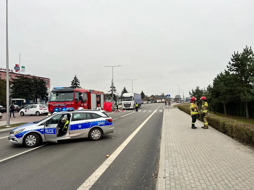 ŁUKÓW Policjanci ustalają okoliczności wypadku na ul. Przemysłowej. Pod tirem zginęła rowerzystka