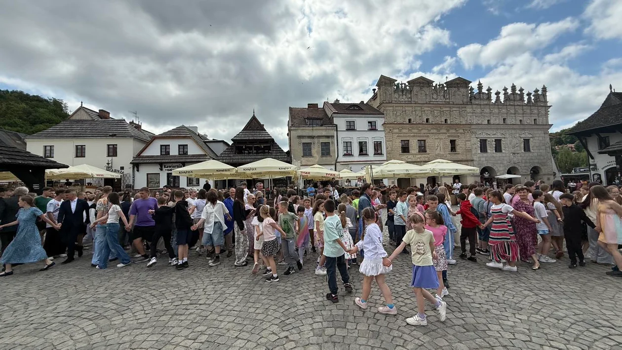 Kazimierski Rynek roztańczony... Wszystko dla dzieci chorych na DMD (foto) - Zdjęcie główne
