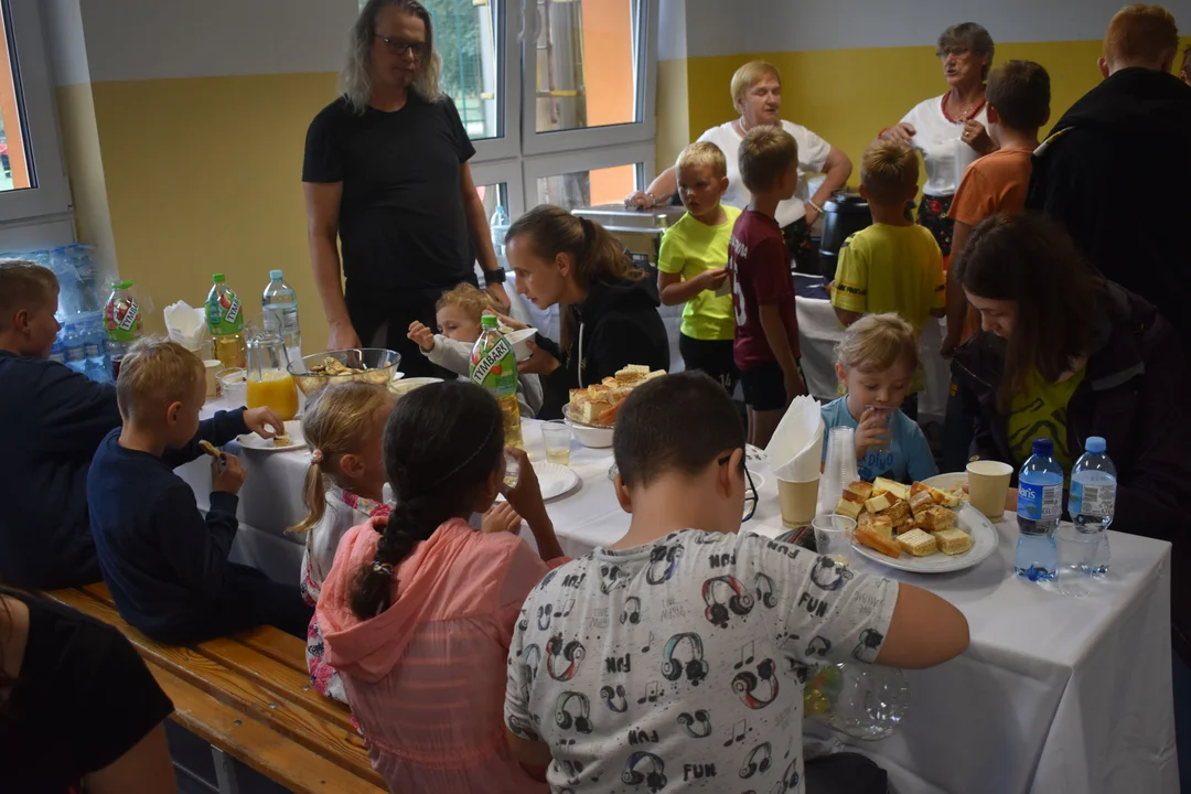 Zabawa i edukacja w jednym - tak wyglądał piknik "Bezpiecznie z Koziołkami" w Baranowie. ZOBACZ ZDJĘCIA