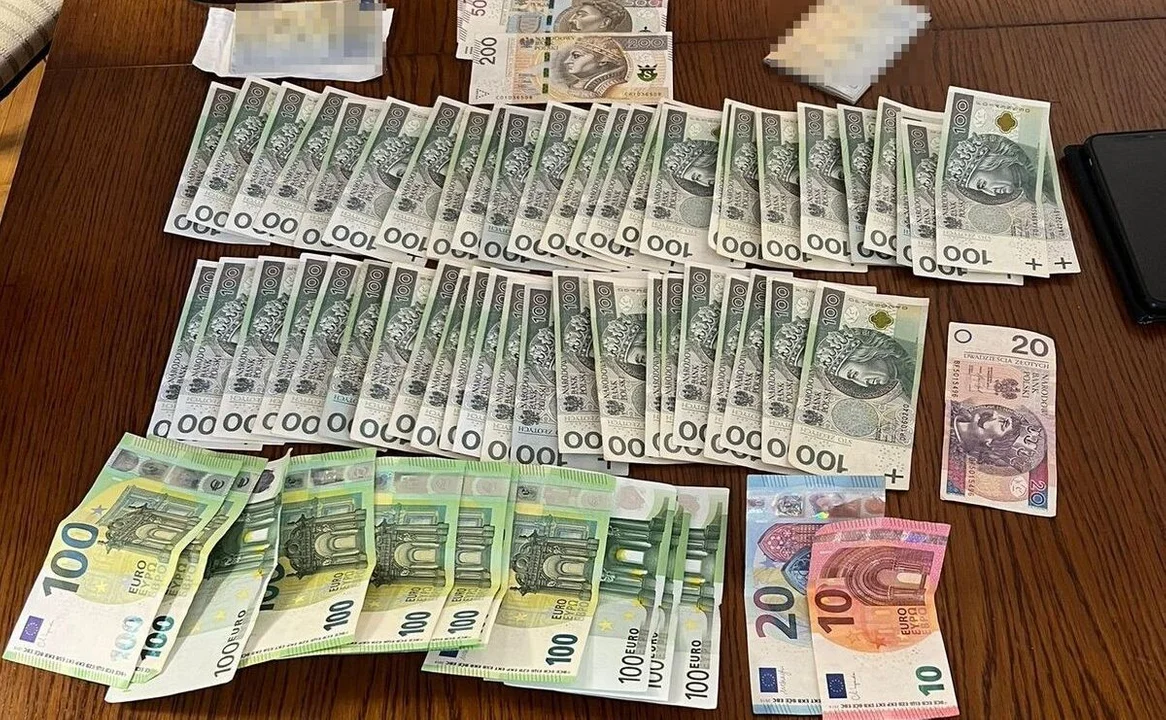 Radzyń Podlaski: Seniorka uwierzyła w wypadek córki i oddała 65 tys. zł oszustowi. Został zatrzymany