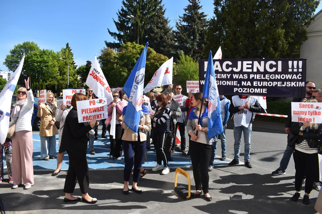 Manifestacja pracowników największego szpitala na Lubelszczyźnie