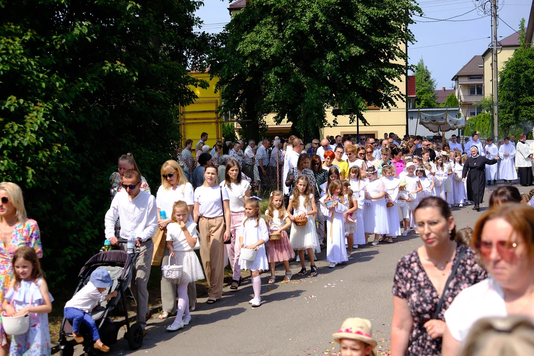 Procesja Bożego Ciała w parafii Matki Kościoła w Łukowie