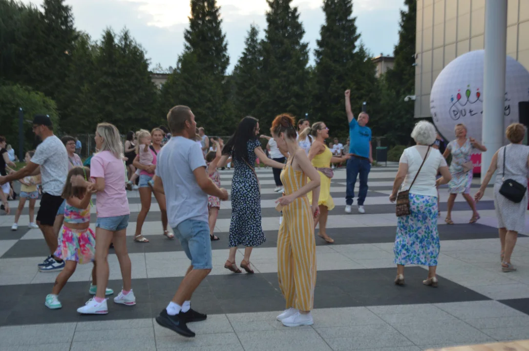 Puławianie bawili się na dyskotece w centrum miasta (zdjęcia) - Zdjęcie główne