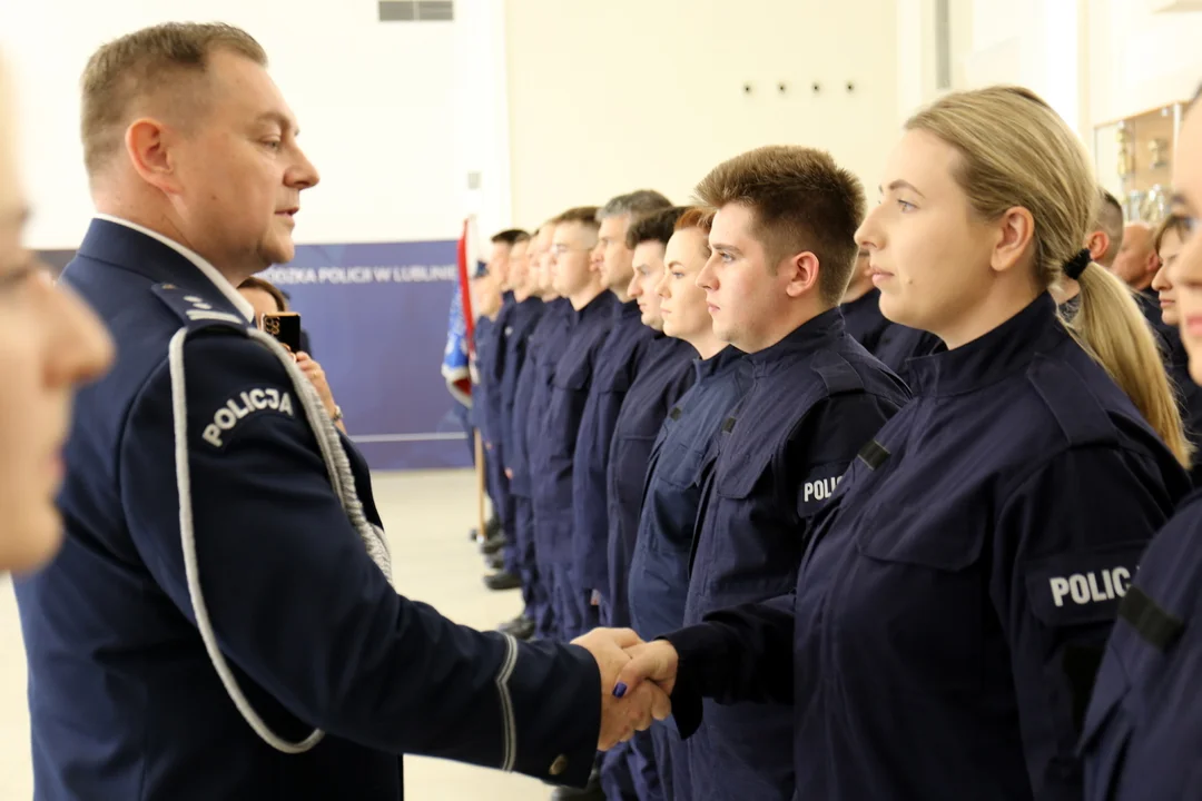 Ponad 70 nowych policjantów w lubelskich garnizonie. Złożyli już uroczyste ślubowanie