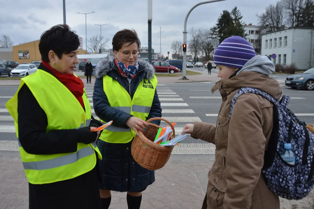 Akcja rozdawania odblasków w Puławach