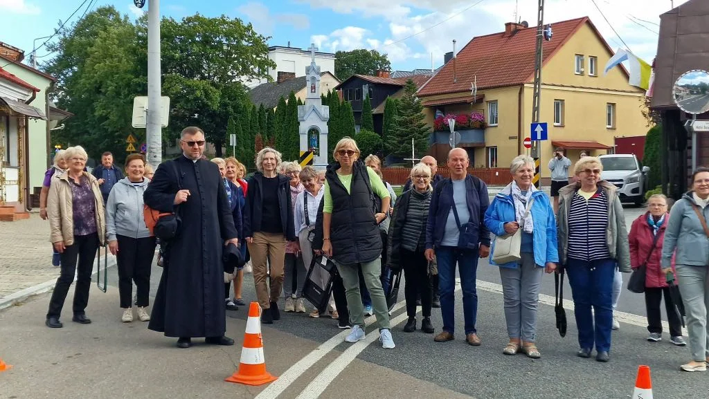 Lublinianie tłumnie ruszyli pokłonić się świętej figurce. Odbyła się kolejna pielgrzymka do podlubelskiego sanktuarium [zdjęcia] - Zdjęcie główne
