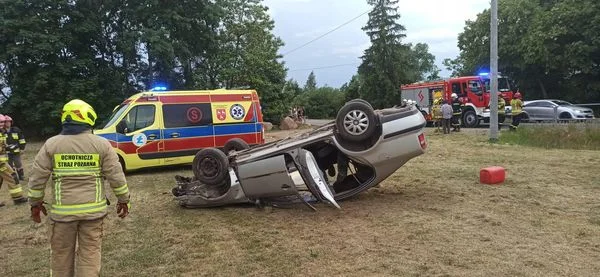 Kolejny wypadek na drogach w powiecie łukowskim. Samochód dachował w Szczygłach Górnych - Zdjęcie główne