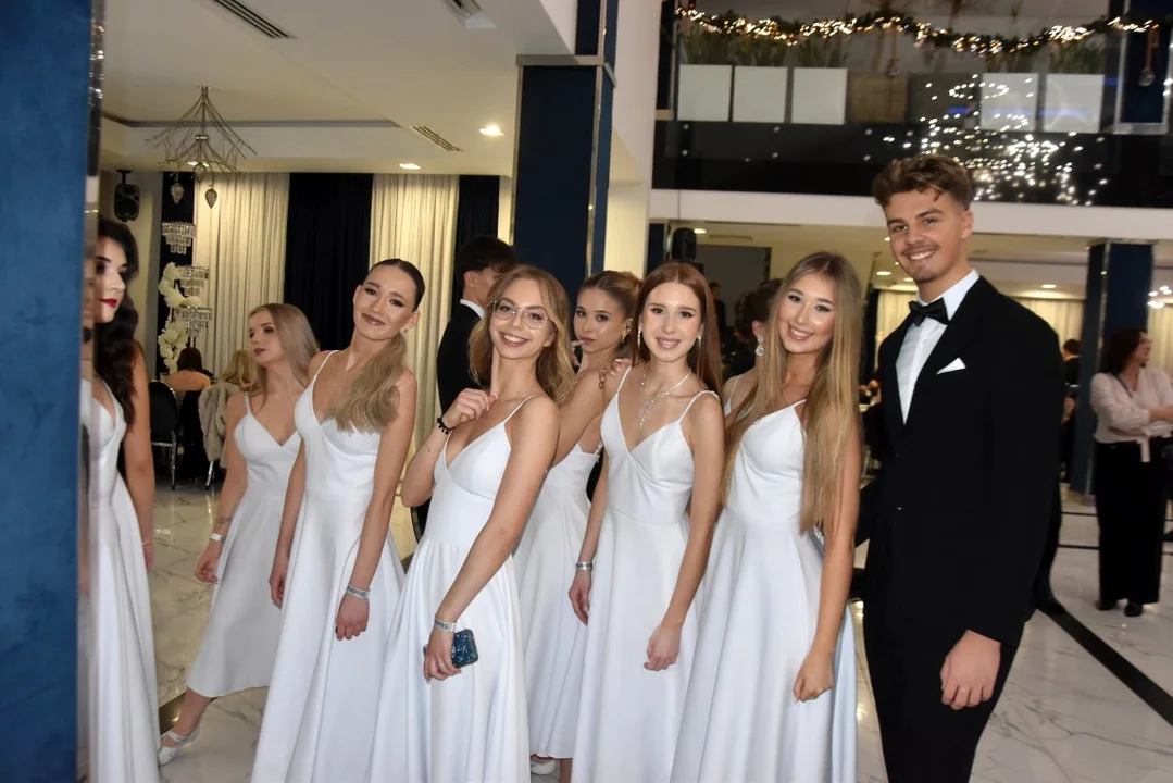 Noc pełna wrażeń! Studniówka "Kościuszki" ! (zdjęcia) - Zdjęcie główne