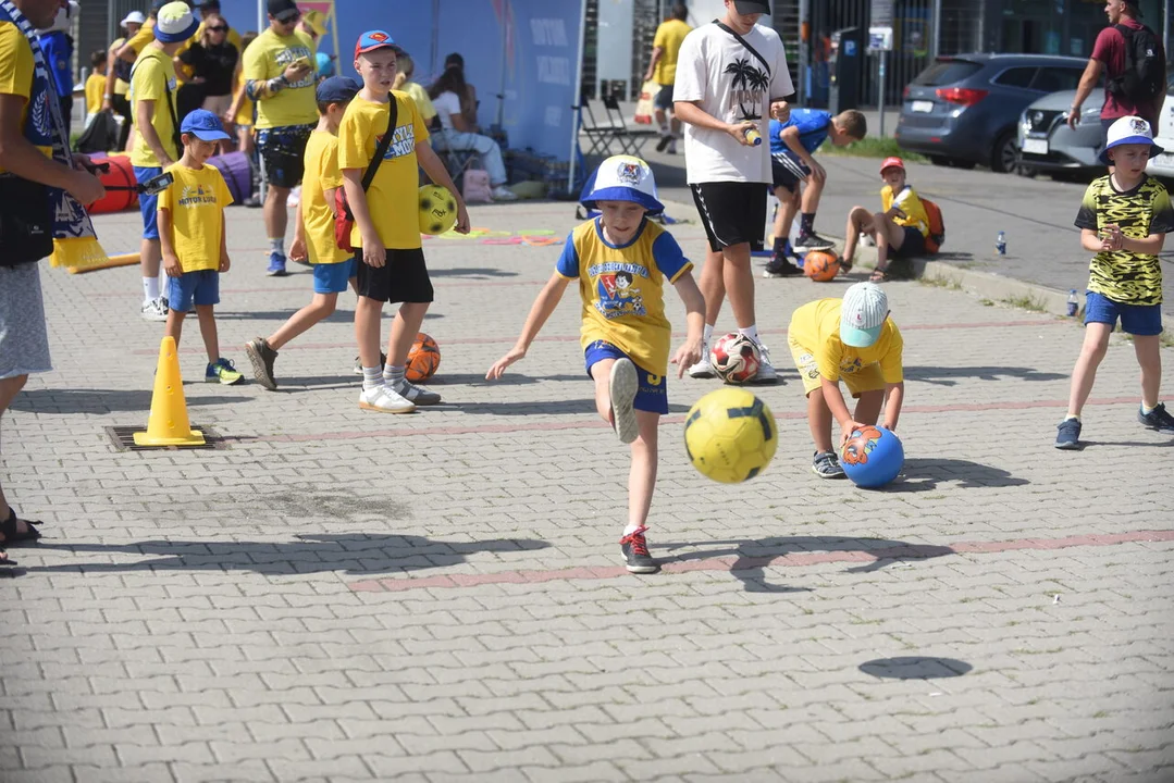 Piknik Motoru Lublin przed Areną. Bańki, strzelanie na bramkę i malowanie twarzy [ZDJĘCIA] - Zdjęcie główne