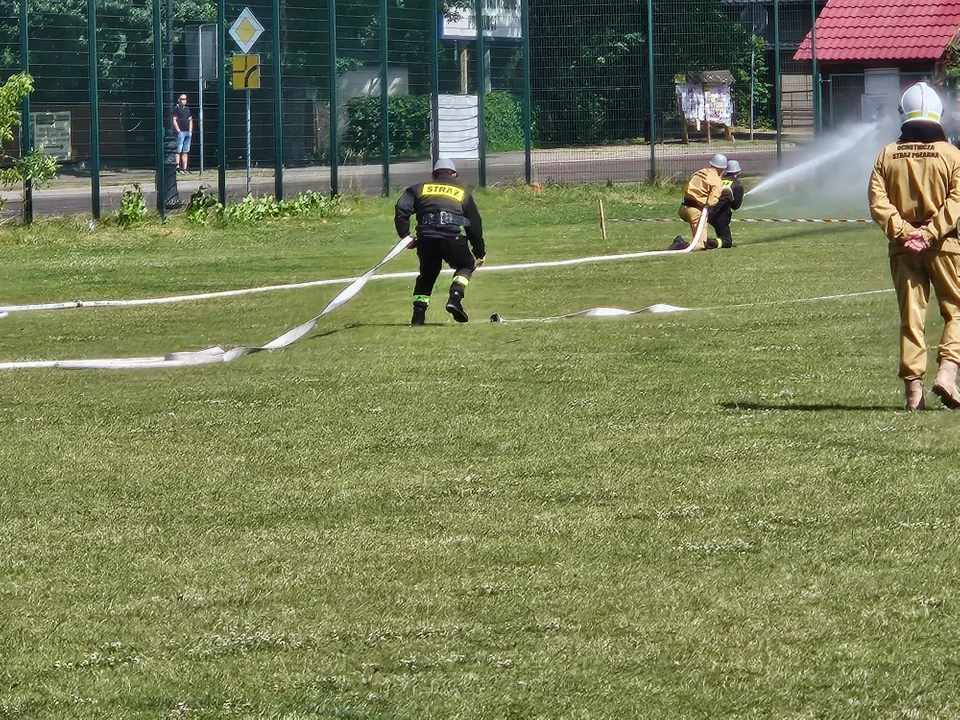 Strażacki duch walki pomimo upału – za nami Międzygminne Zawody Sportowo-Pożarnicze Gmin Nałęczów i Wąwolnica 2025 (galeria)