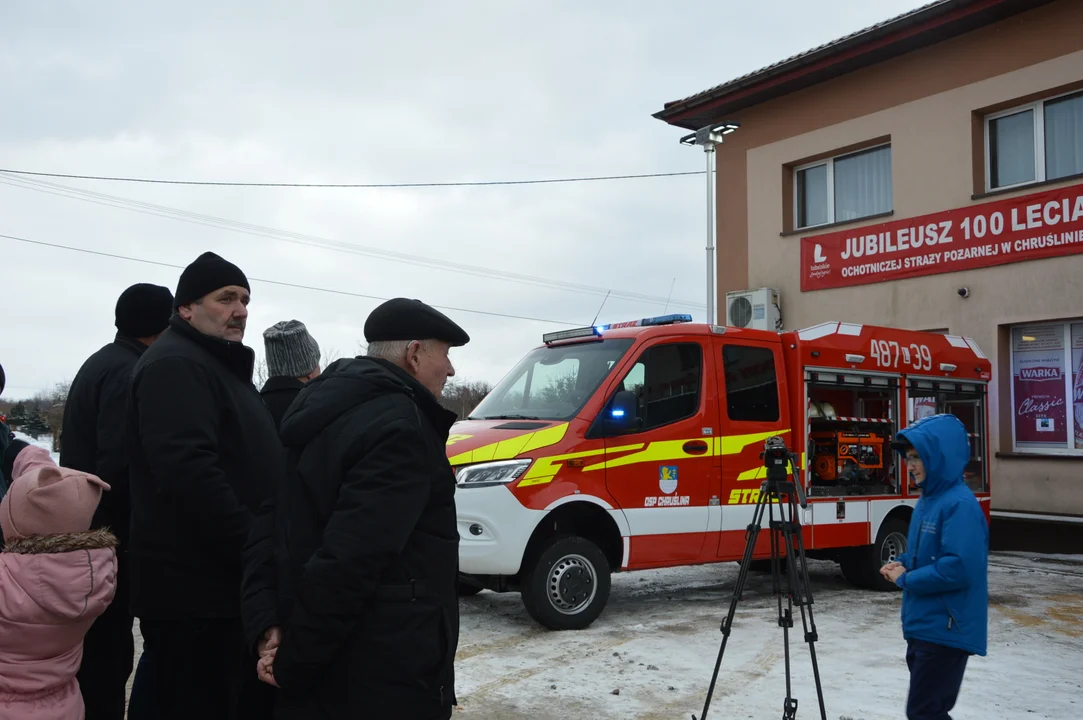 Uroczystość przekazania samochodu strazackiego dla OSP w Chruślinie