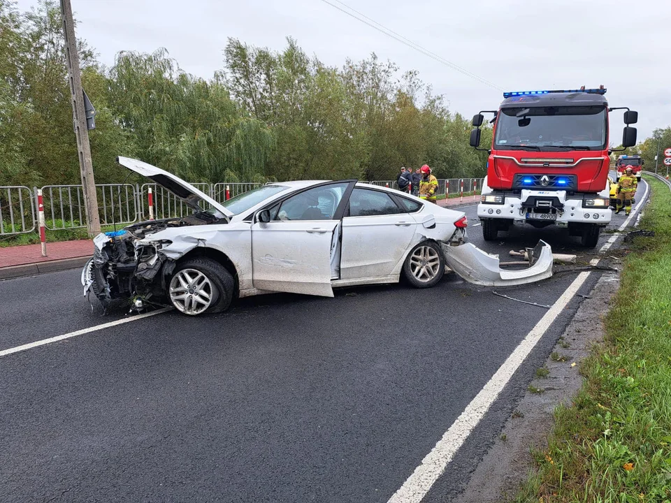 Wypadek na moście w Łęcznej. Kobieta w zaawansowanej ciąży trafiła do szpitala - Zdjęcie główne