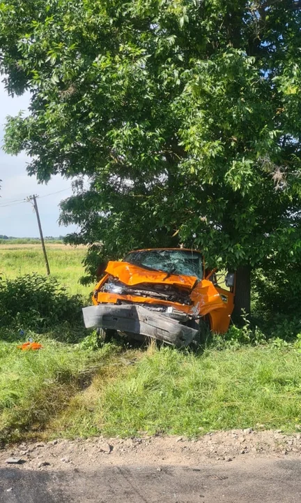 Województwo lubelskie: Ciężarówka wjechała w auto służby drogowej. Kilka osób w szpitalu