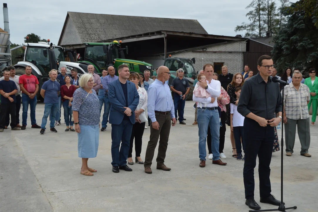 Wizyta premiera Mateusza Morawieckiego w Dębie w gm. Kurów