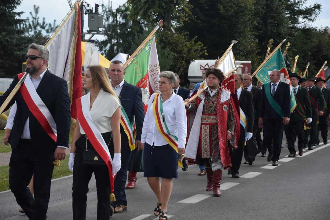 Dożynki Powiatowe w Drelowie 2023. Korowód i prezentacja wieńców