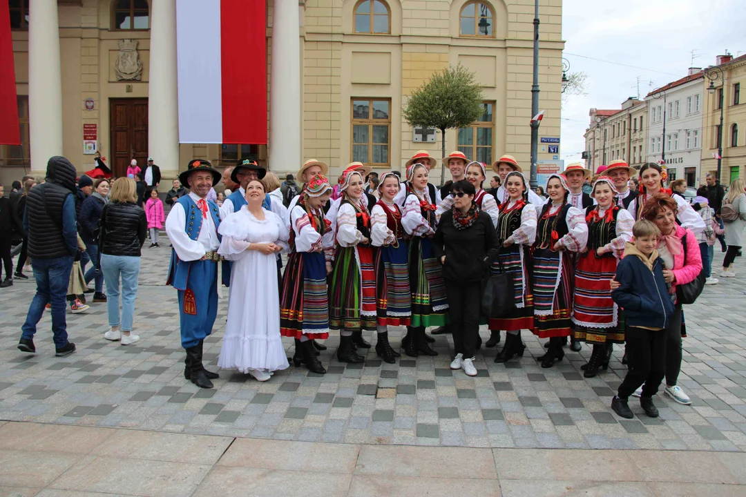 Obchody 3 maja w Lublinie. Setki par zatańczyło wspólnie Poloneza [ZDJĘCIA] - Zdjęcie główne