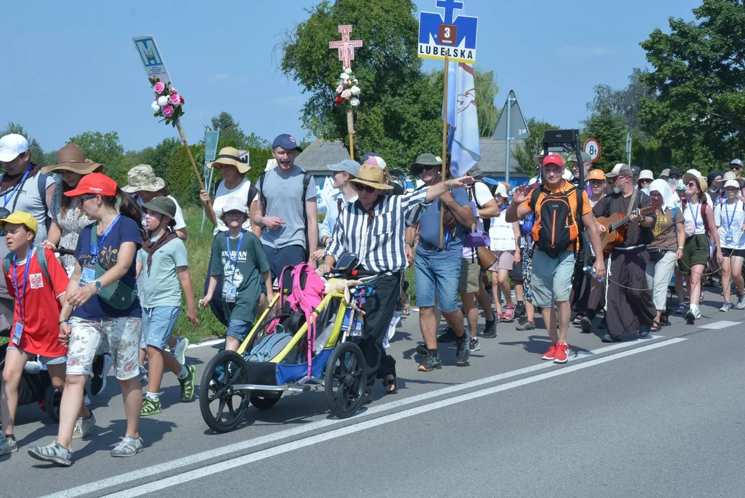 Lubelska Piesza Pielgrzymka na Jasną Górę. Fotorelacja ze szlaku - Zdjęcie główne