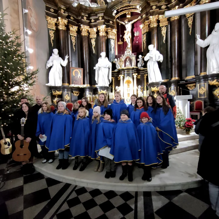 Schola „Promyczki” zaśpiewała kolędy i pastorałki (ZDJĘCIA)