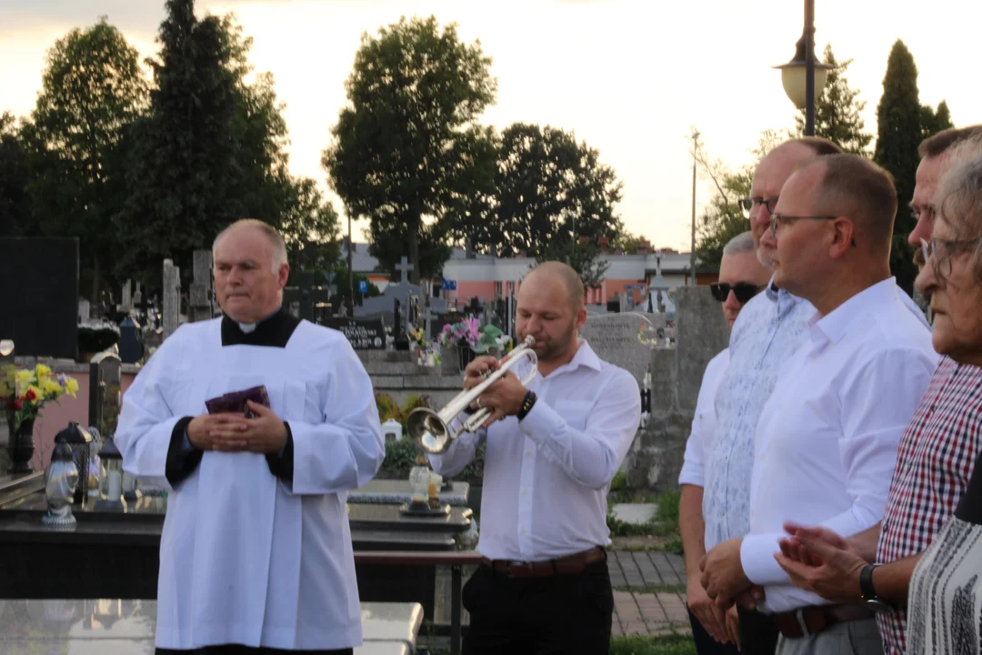 Nagrobek byłego burmistrza Łukowa Andrzeja Śledzia oficjalnie odsłonięty