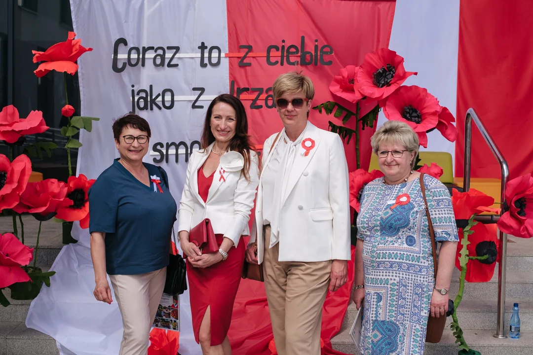 Mieszkańcy Garwolina odtańczyli wspólnie poloneza! Wyjątkowo uroczyste obchody 234. rocznicy uchwalenia Konstytucji 3 Maja