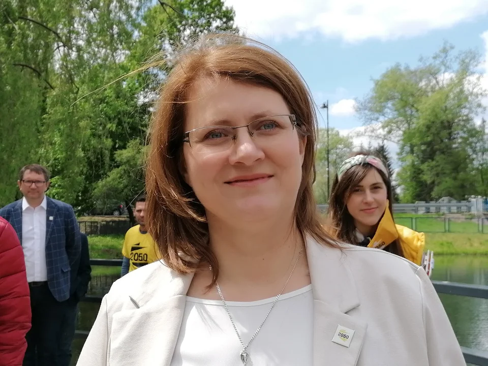 Beata Brzozowska - Zburzyńska, kandydatka Trzecej Drogi na burmistrza Poniatowej