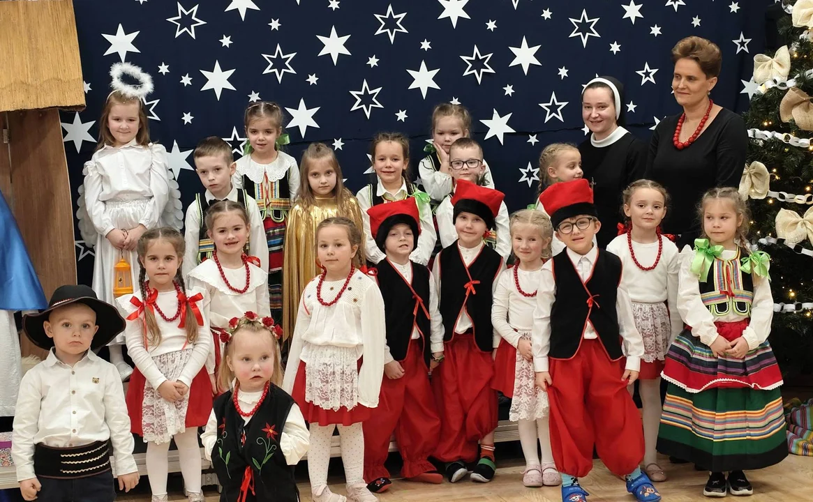 Przedszkolaki wystąpiły dla babć i dziadków na Jasełkach. Rodzinne chwile w Przedszkolu Sióstr Nazaretanek - Zdjęcie główne