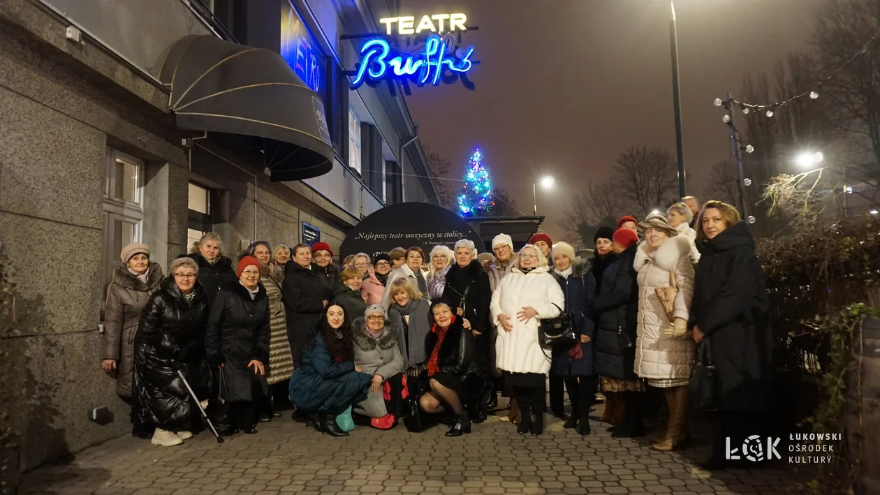 Seniorzy z Łukowa odwiedzili słynny warszawski teatr Studio Buffo - Zdjęcie główne