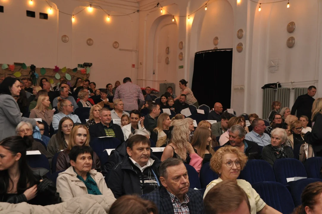 Premiera spektaklu tanecznego "Wszyscy jesteśmy szaleni" w wykonaniu Szkoły Tańca Dance Ma Sens