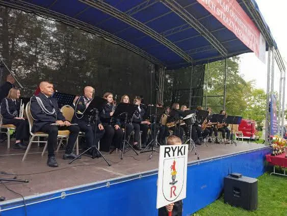 występ orkiestry z Ryk