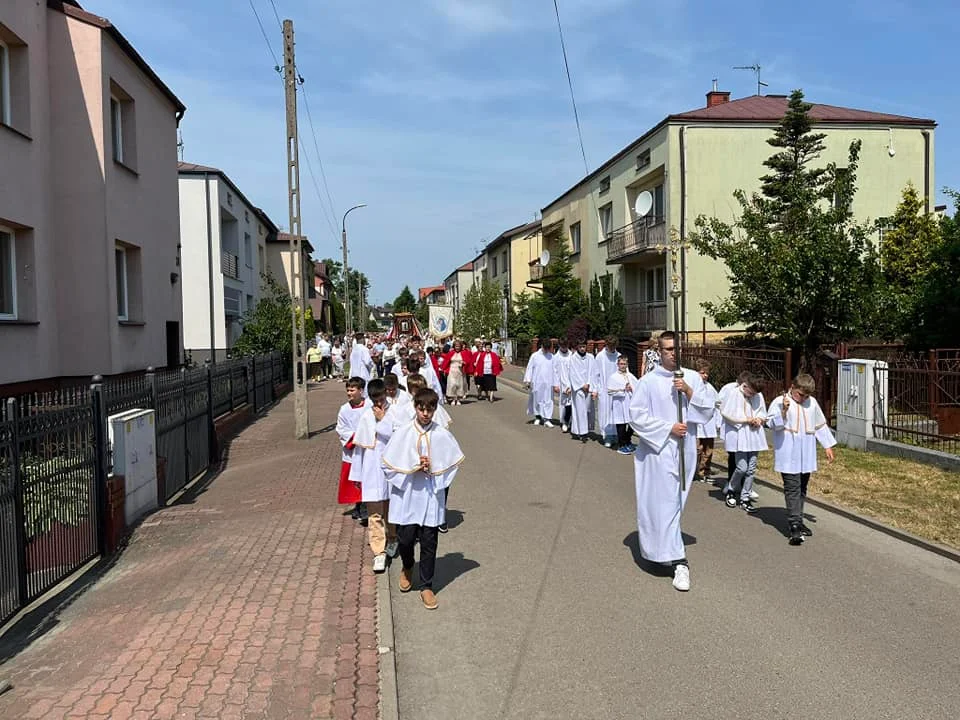 Procesja Bożego Ciała w parafii Matki Kościoła w Łukowie