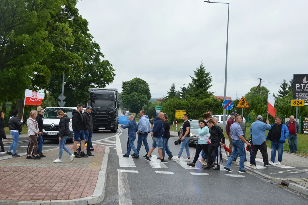 Protest producentów malin w Opolu Lubelskim. Dzień drugi