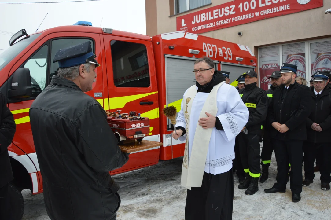 Uroczystość przekazania samochodu strazackiego dla OSP w Chruślinie