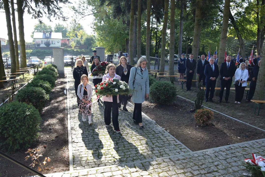Szczuczki: Hołd ofiarom niemieckiej zbrodni z 1939 roku (zdjęcia) - Zdjęcie główne