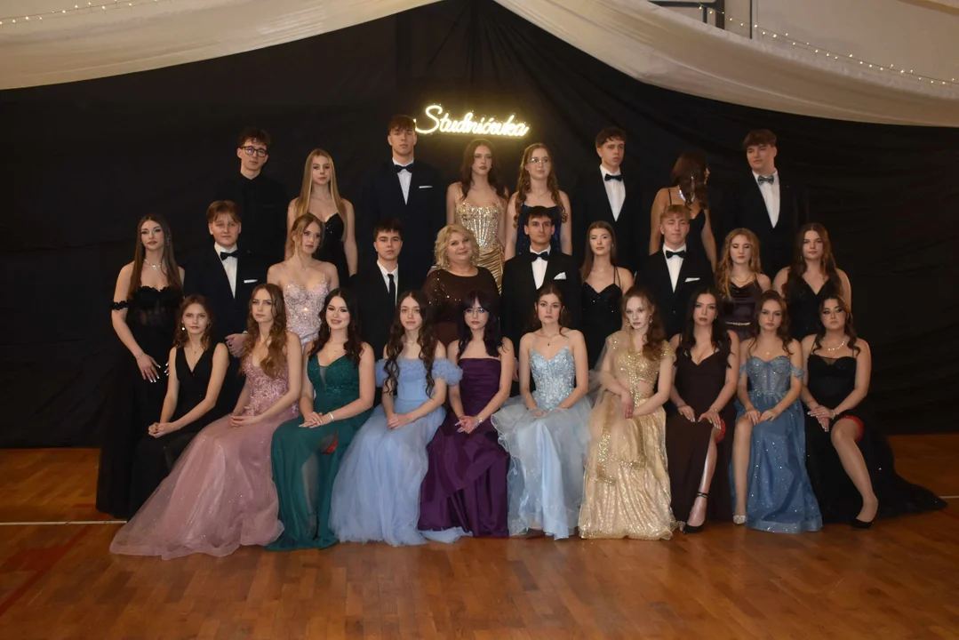 Puławy: Maturzyści z KEN-u odliczyli 100 dni do matury i podziękowali wychowawcom (zdjęcia część 1) - Zdjęcie główne