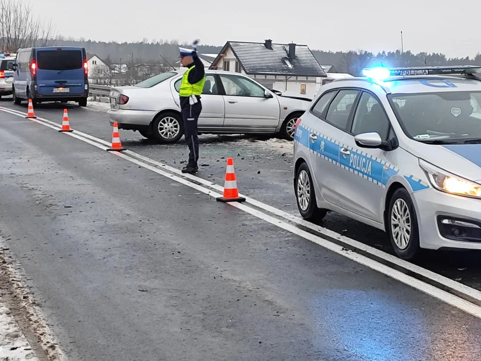 Powiat puławski: Czołowe zderzenie dwóch osobówek w m. Matygi. Nowe informacje