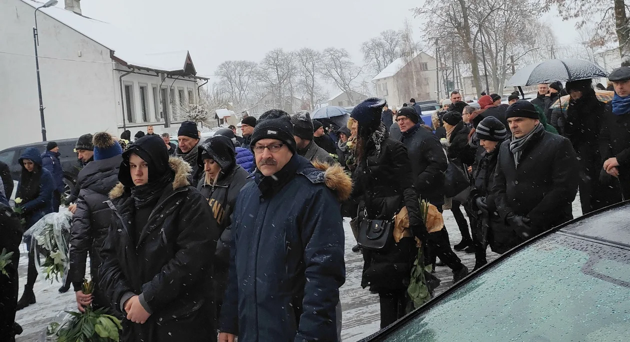 Tłumy pożegnały zamordowaną komornik z Łukowa.  Dziś w Adamowie odbył  się pogrzeb śp. Ewy Kochańskiej