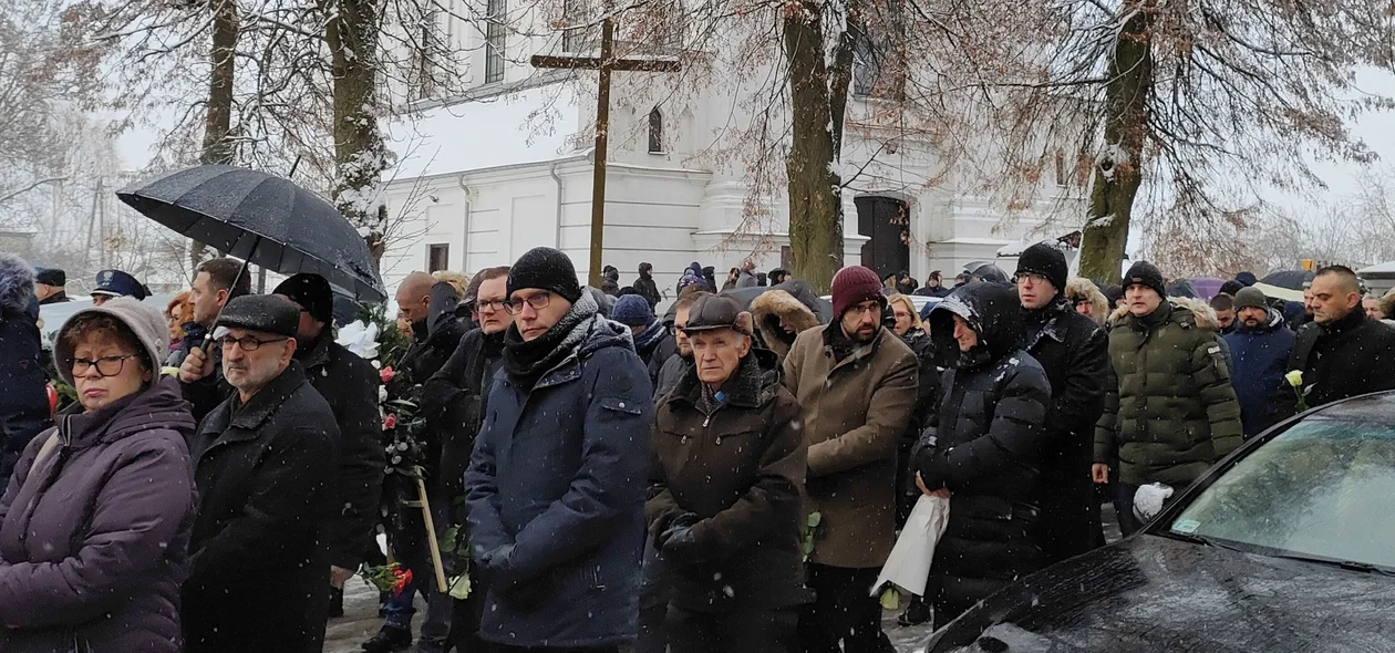 Tłumy pożegnały zamordowaną komornik z Łukowa.  Dziś w Adamowie odbył  się pogrzeb śp. Ewy Kochańskiej