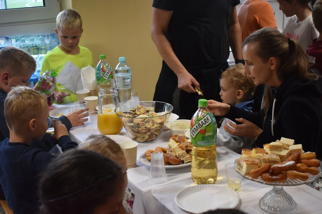 Zabawa i edukacja w jednym - tak wyglądał piknik "Bezpiecznie z Koziołkami" w Baranowie. ZOBACZ ZDJĘCIA