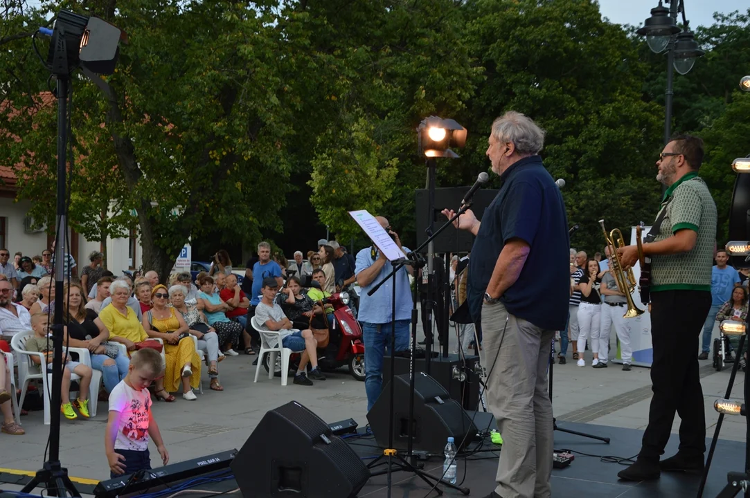 Andrzej Grabowski  w koncercie nostalgicznym na Letnim Graniu w Radzyniu - Zdjęcie główne