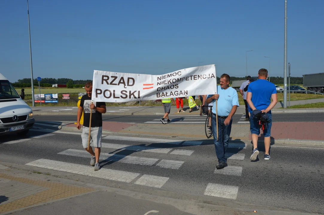 Poniedziałkowa akcja protestacyjna producentów malin w Opolu Lubelskim