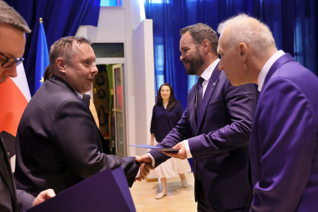 Nauczyciele awansowali na najwyższe stopnie. Wojewoda lubelski wręczył akty